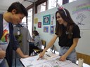 A ESTUDANTE JORDANA EM SUA PRIMEIRA EXPERIÊNCIA COM O COMÉRCIO FÍSICO.JPG